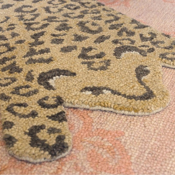 CRANE BABY
Leopard Shape Rug, Parker NEW - Picture 7 of 16